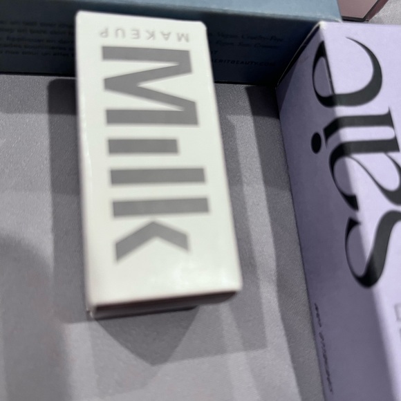 Makeup - Picture 11 of 13